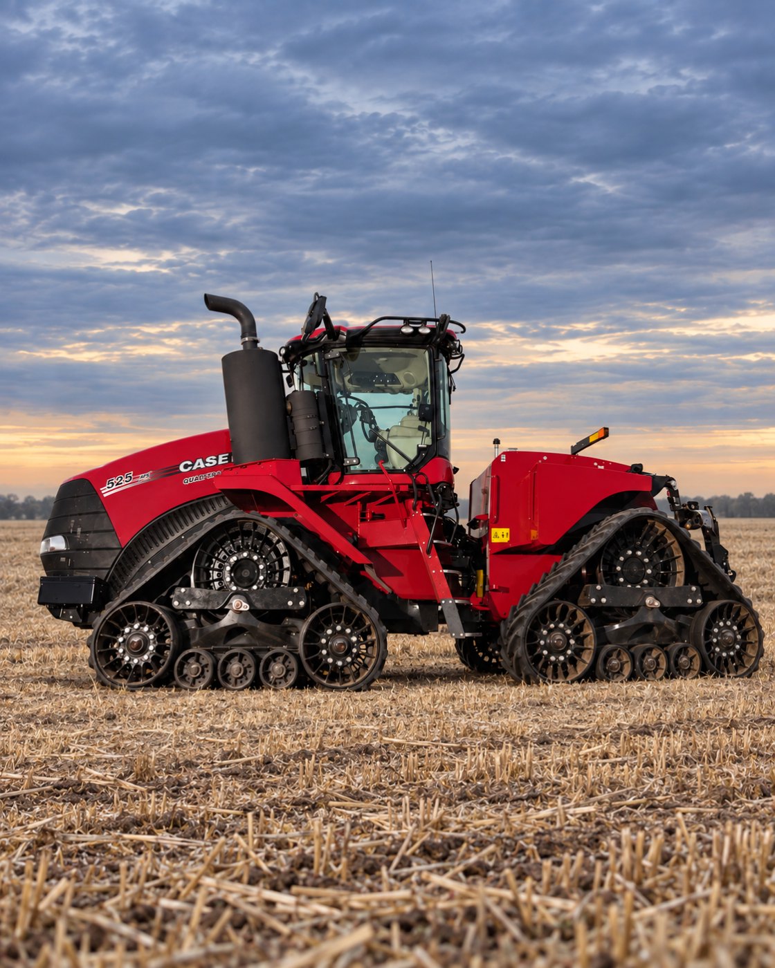 Гусеничный трактор Case IH в поле