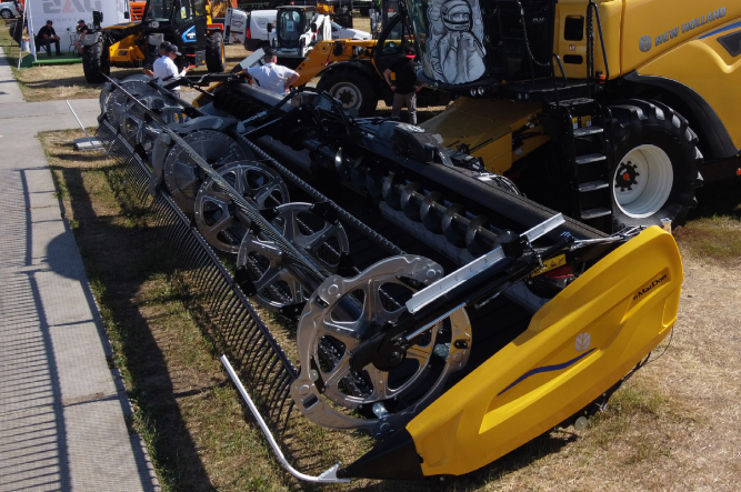 FERRARI В МИРЕ ЖАТОК. Инновационные решения от MacDon и GTS для сибирских аграриев FERRARI В МИРЕ ЖАТОК. Инновационные решения от MacDon и GTS для сибирских аграриев