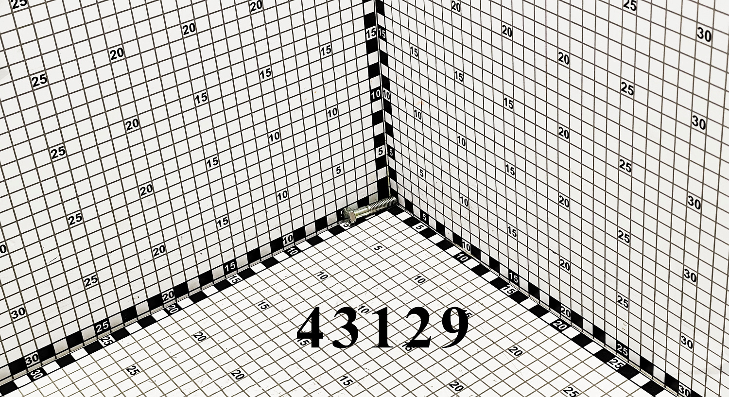 Болт 43129 CNHi