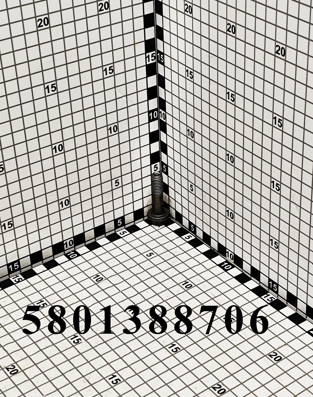 Болт 5801388706 CNHi