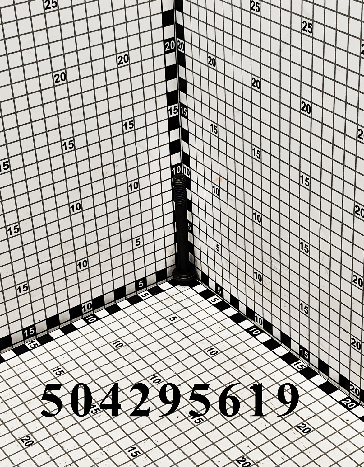 Болт [M10X1.5X87] 504295619 CNHi