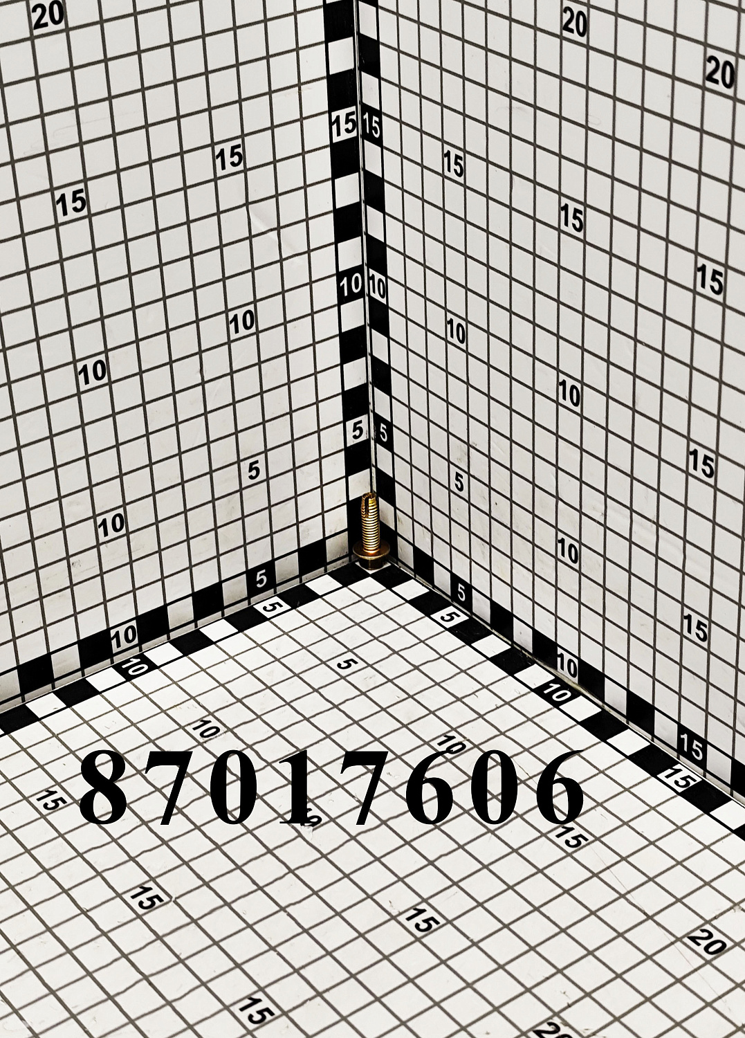 Винт 87017606 CNHi