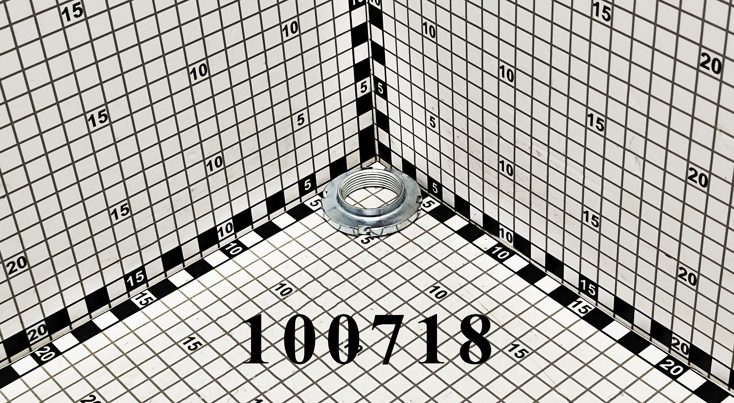 Гайка 100718