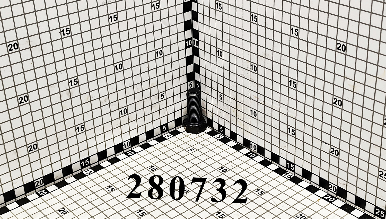 Болт 280732 CNHi