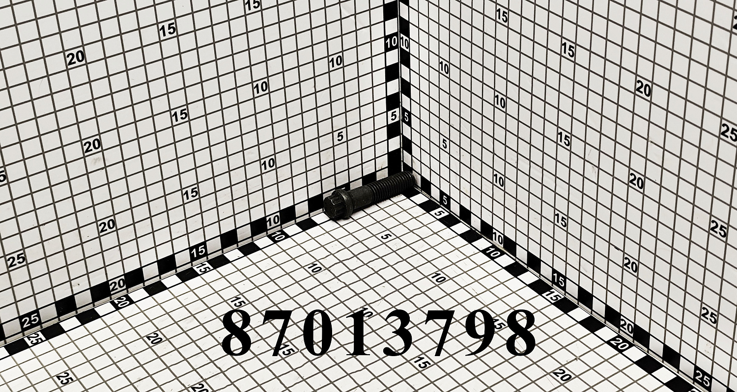 Болт 87013798 CNHi