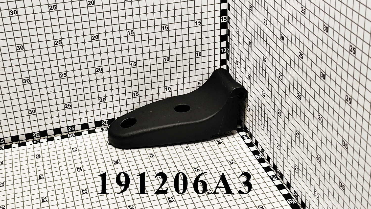 Петля 191206A3 CNHi