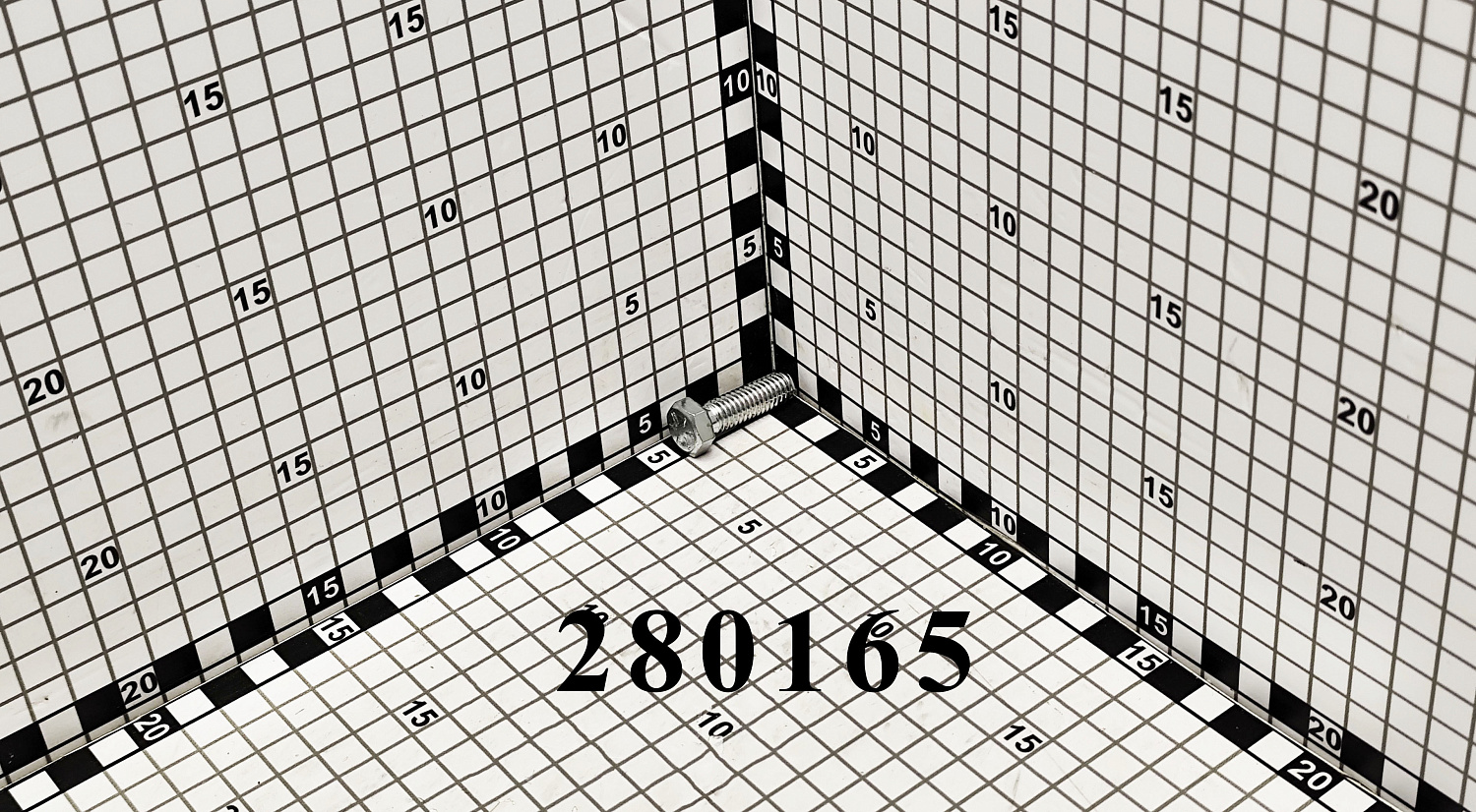 Болт 280165 CNHi