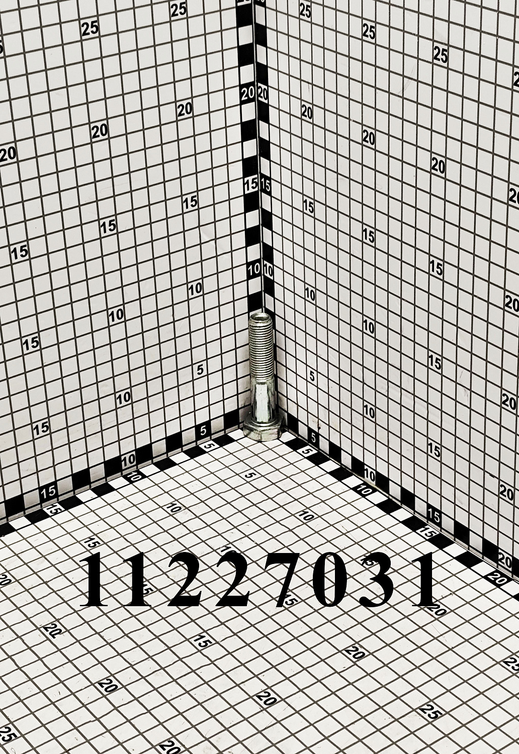 Винт 11227031 CNHi