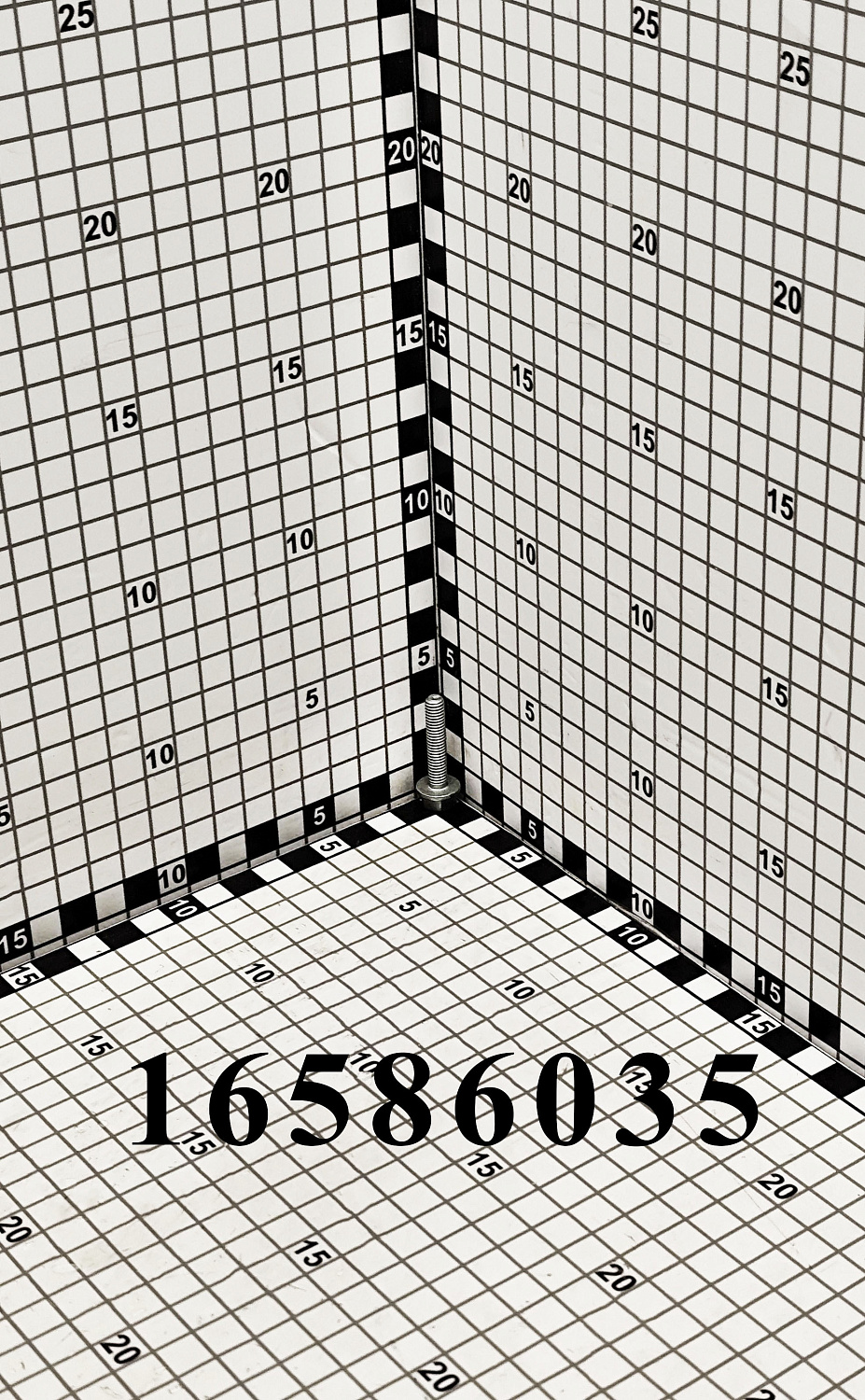 Винт 16586035 CNHi