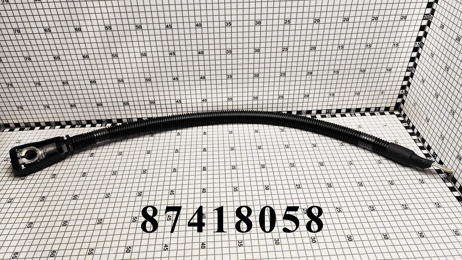 Кабель 87418058 CNHi