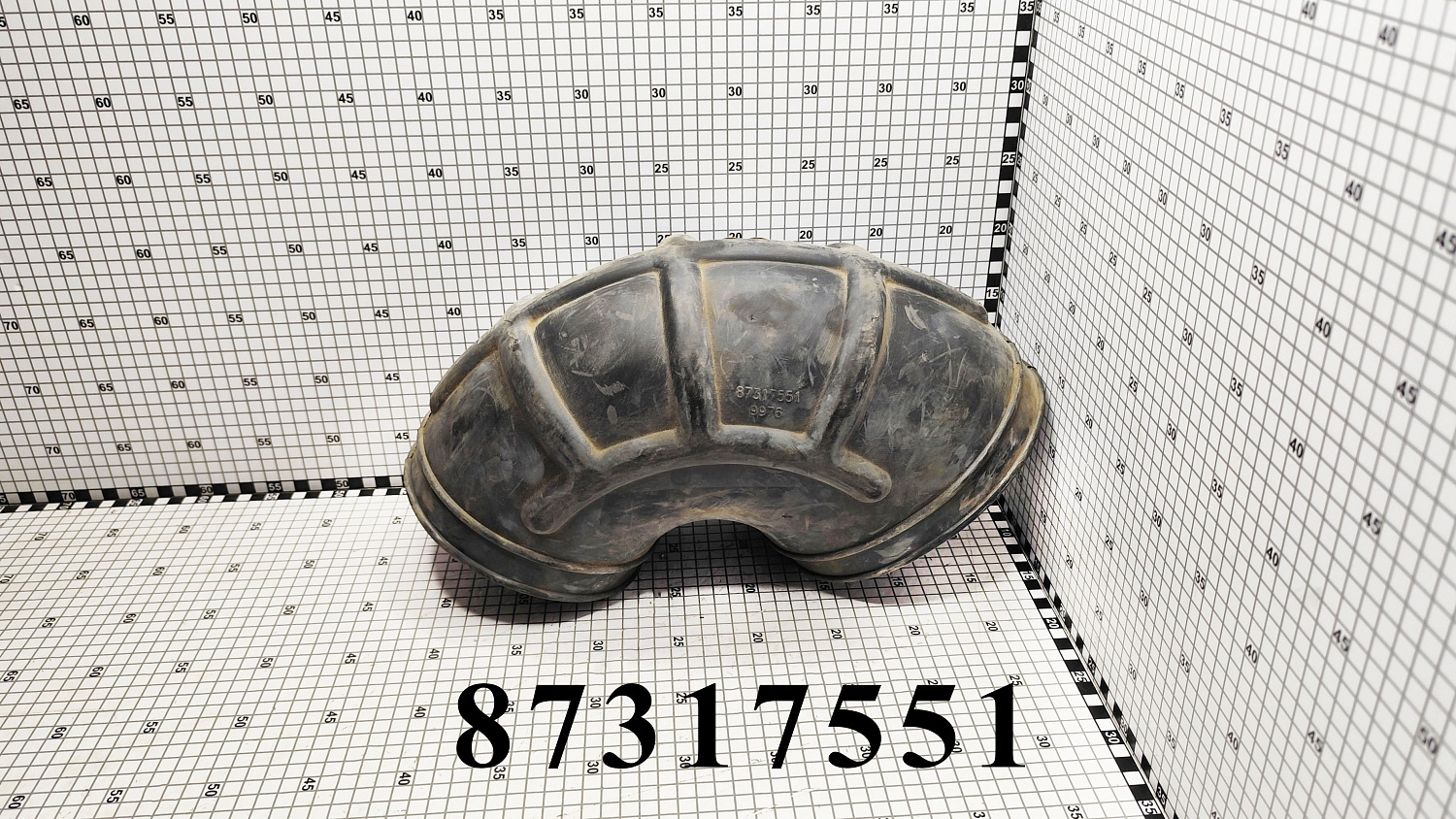 Патрубок 87317551 CNHi
