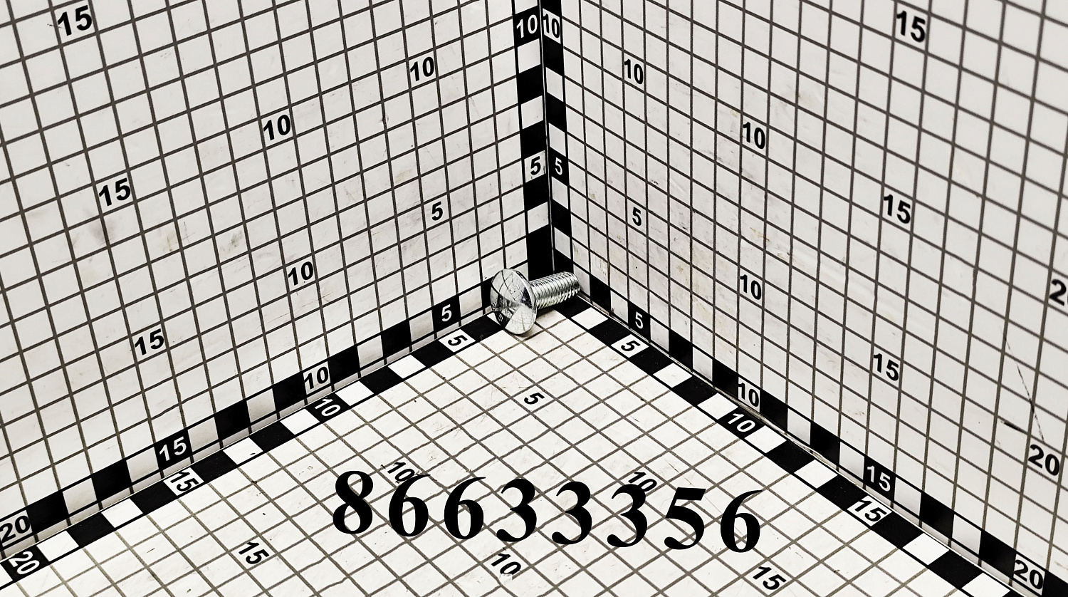 Болт 86633356 CNHi