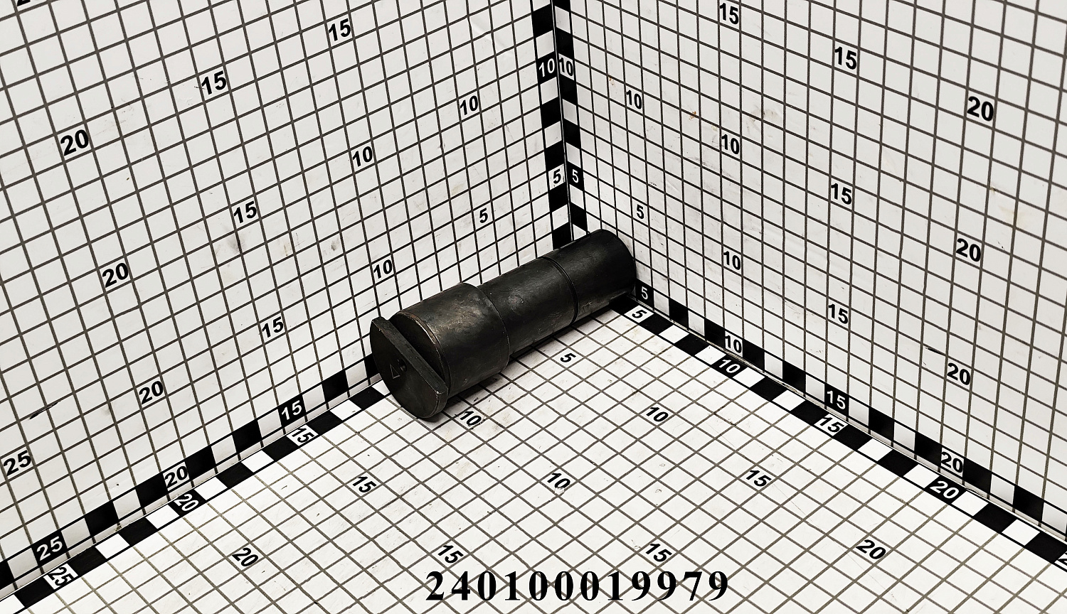 Вал шестерен заднего хода КПП 240100019979 (1604.37.146)
