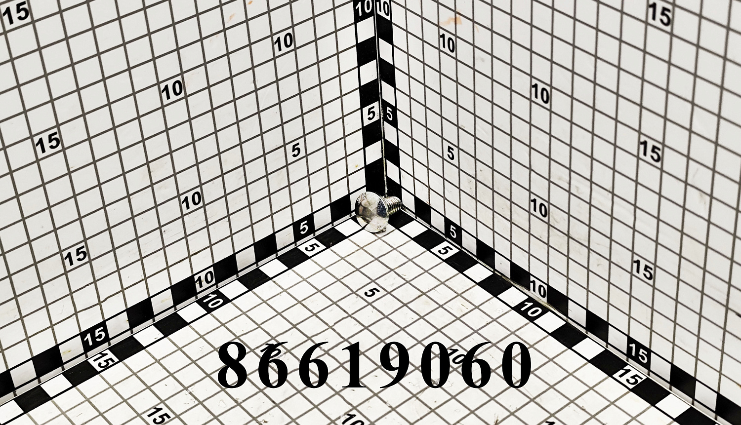 Болт 86619060 CNHi