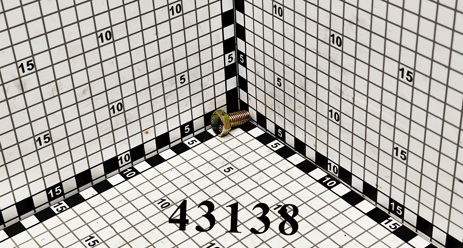 Болт 43138 CNHi