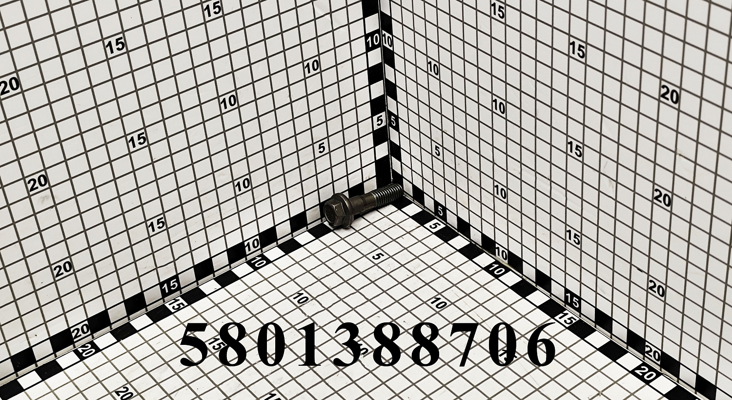 Болт 5801388706 CNHi