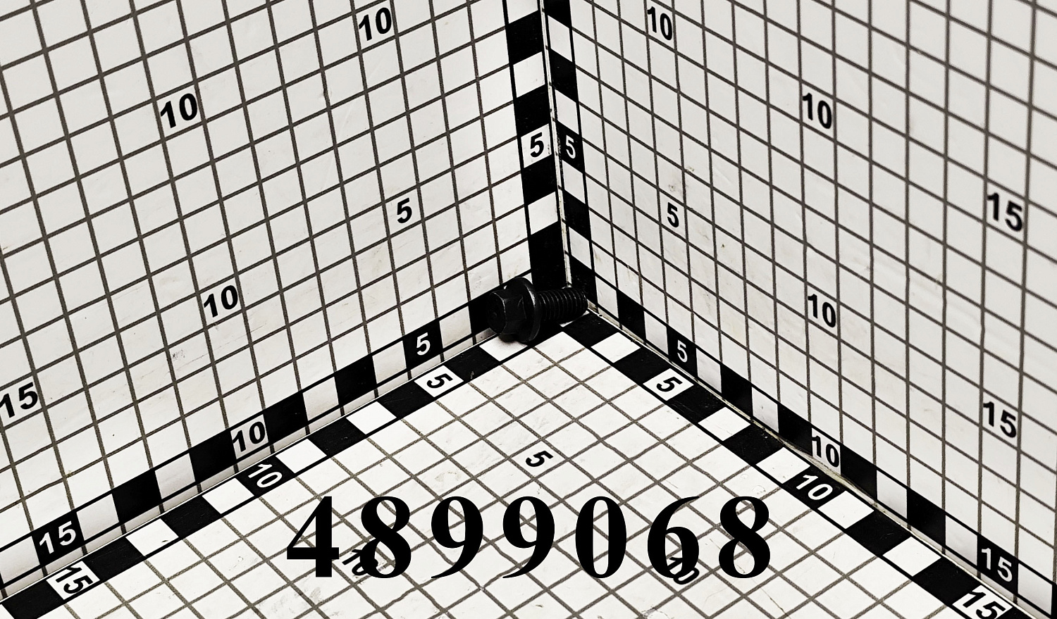 Болт 4899068 CNHi