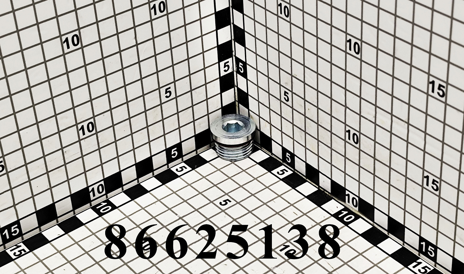 Пробка 86625138 CNHi