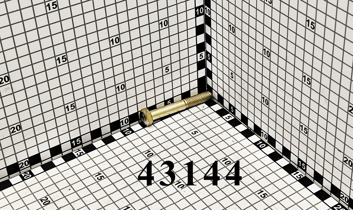 Болт 43144 CNHi