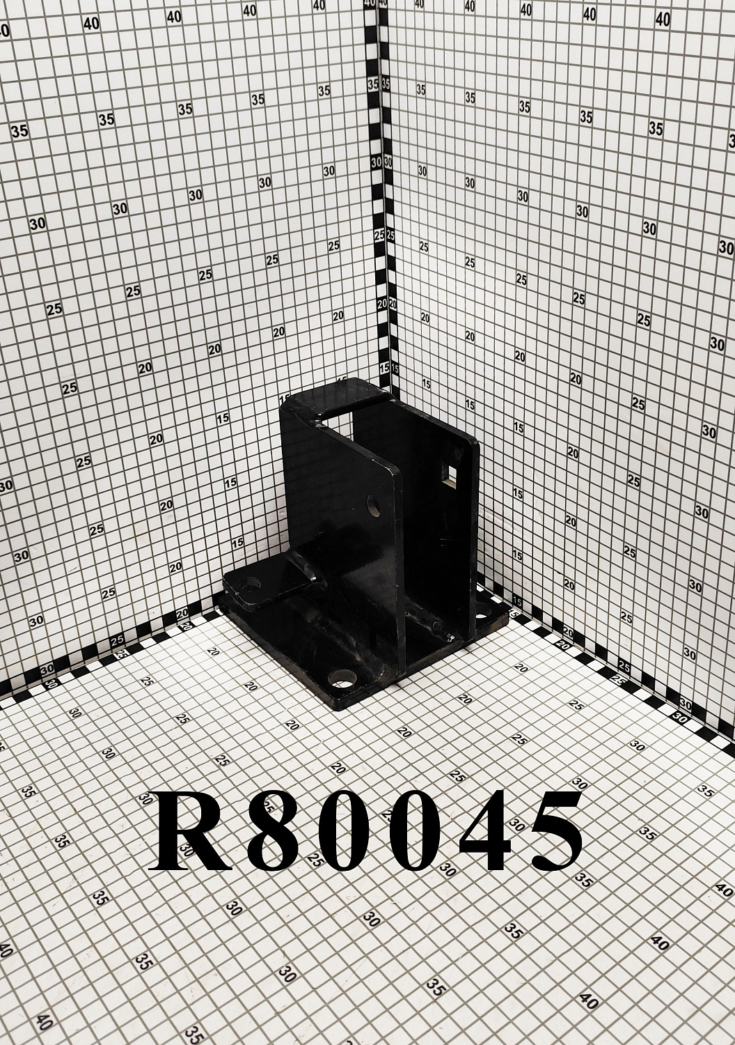 Крепление опорное вычесывающего катка R80045 (10029430)