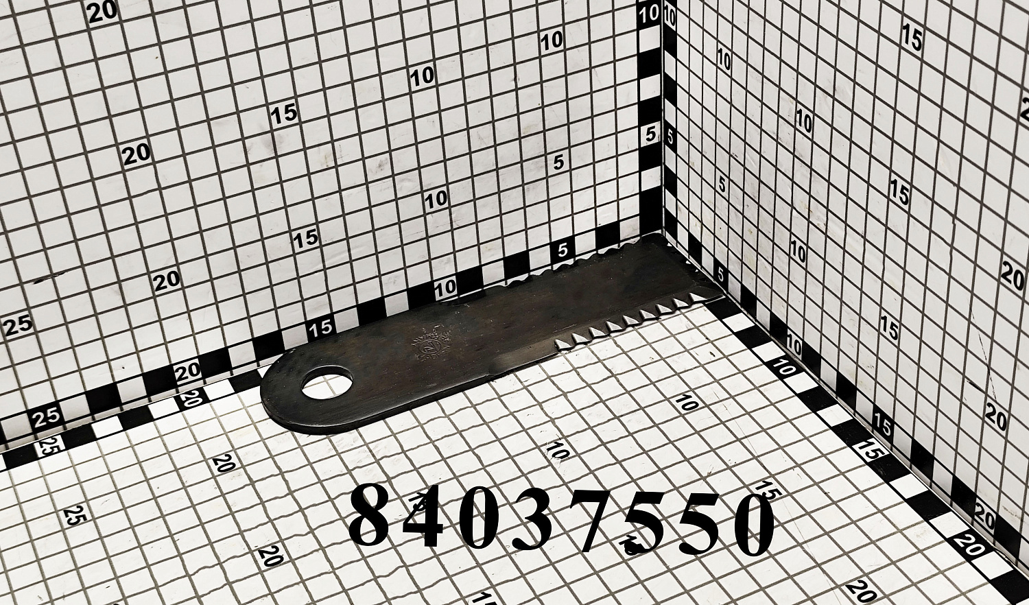 Нож измельчителя 84037550 CNHi
