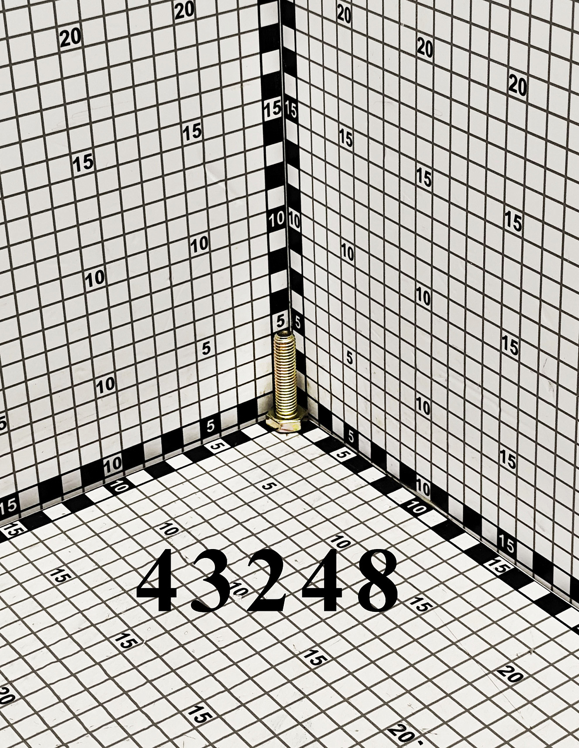 Болт 43248 CNHi