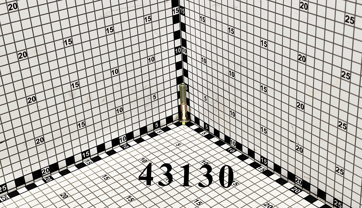 Болт 43130 CNHi