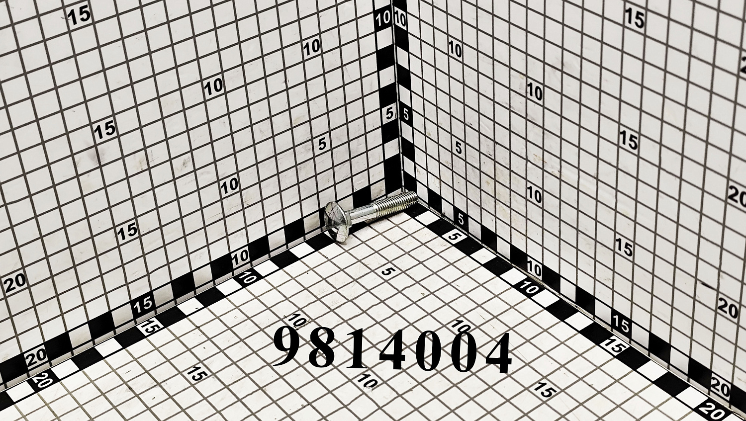 Болт 9814004 CNHi