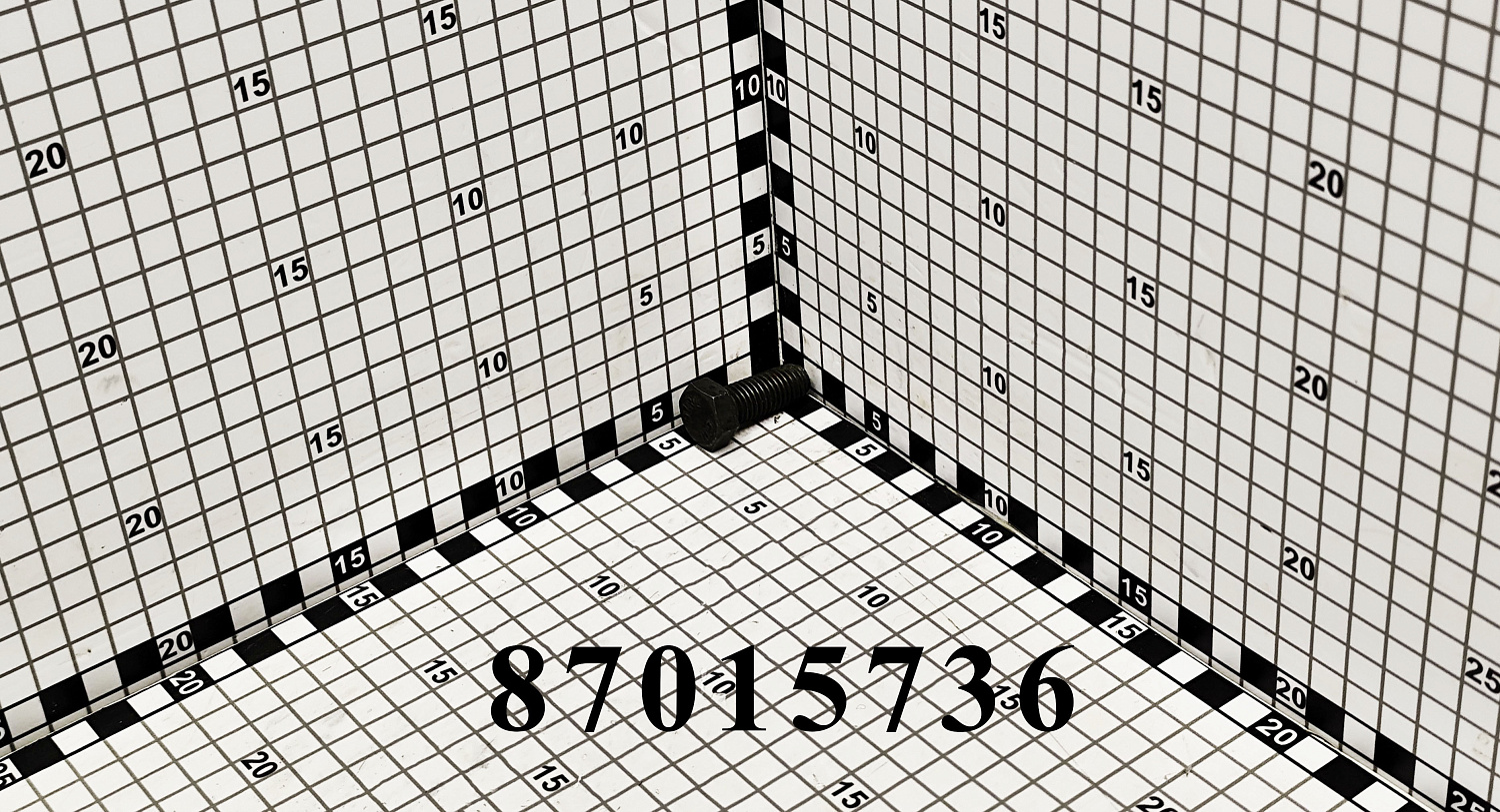 Болт 87015736 CNHi