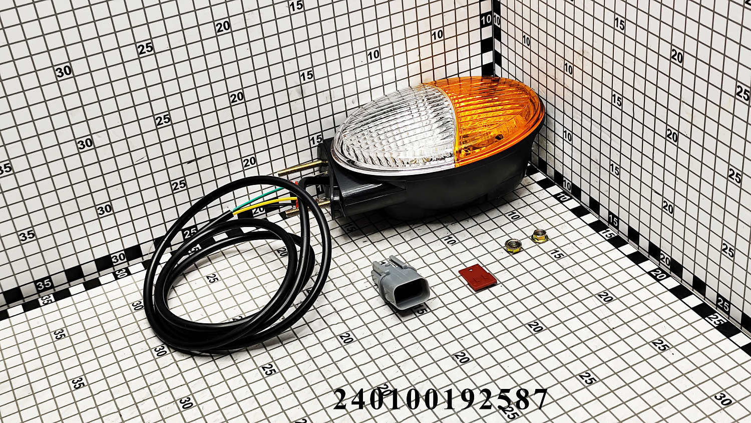 Фонарь передний правый 240100192587 (LY1104-3-48-062)