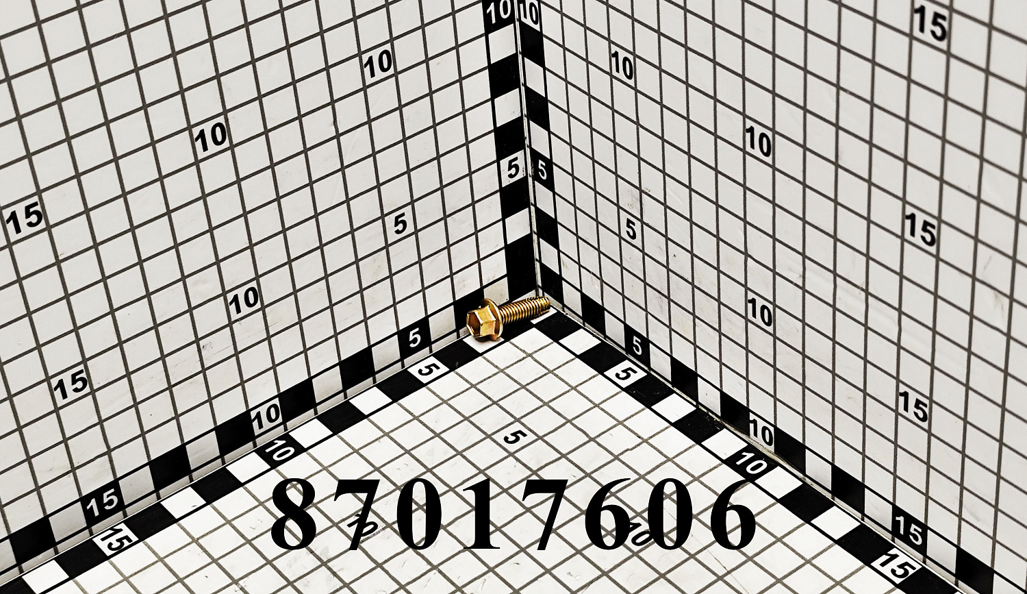 Винт 87017606 CNHi