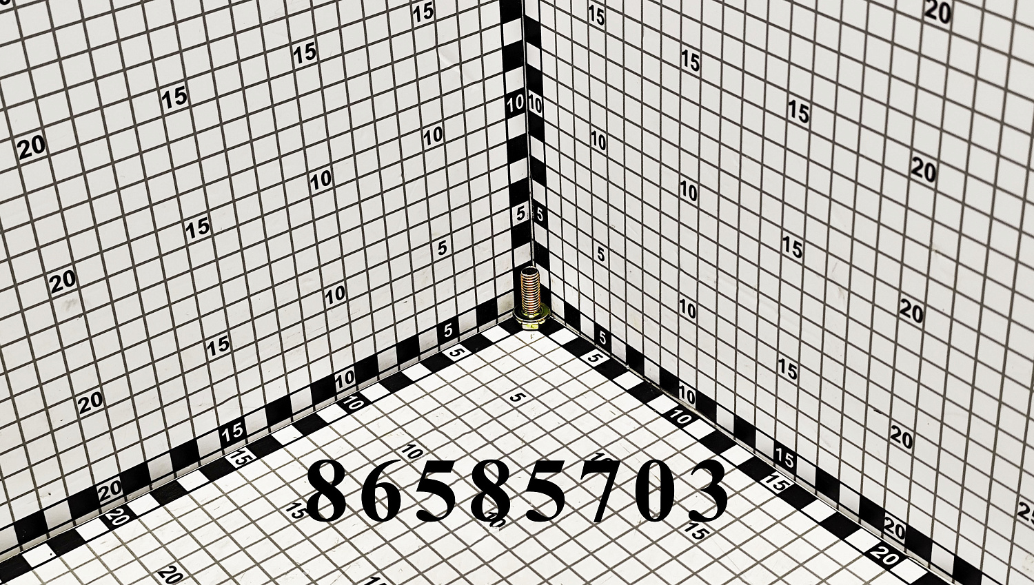 Винт 86585703 CNHi