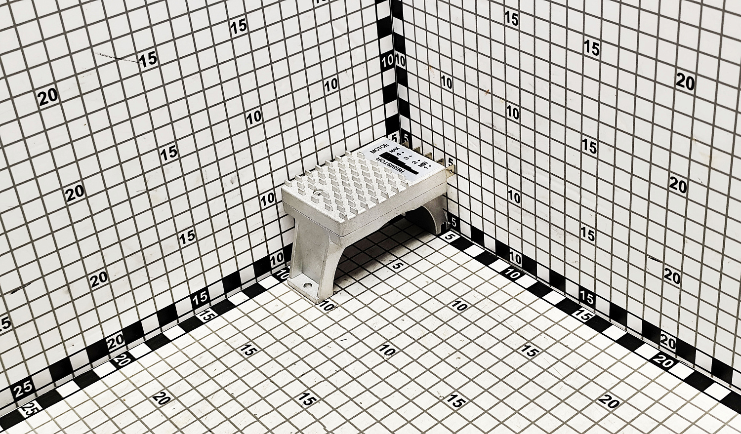 Резистор 413000033118